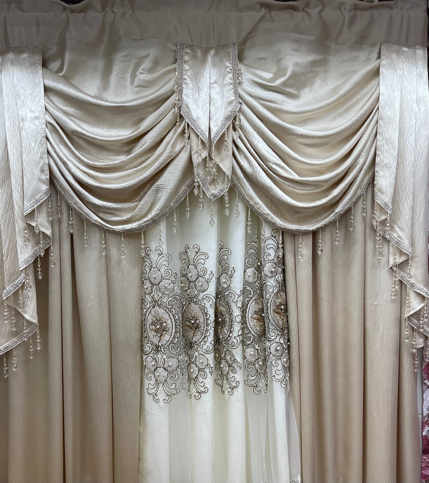 Nancy/monica curtain set